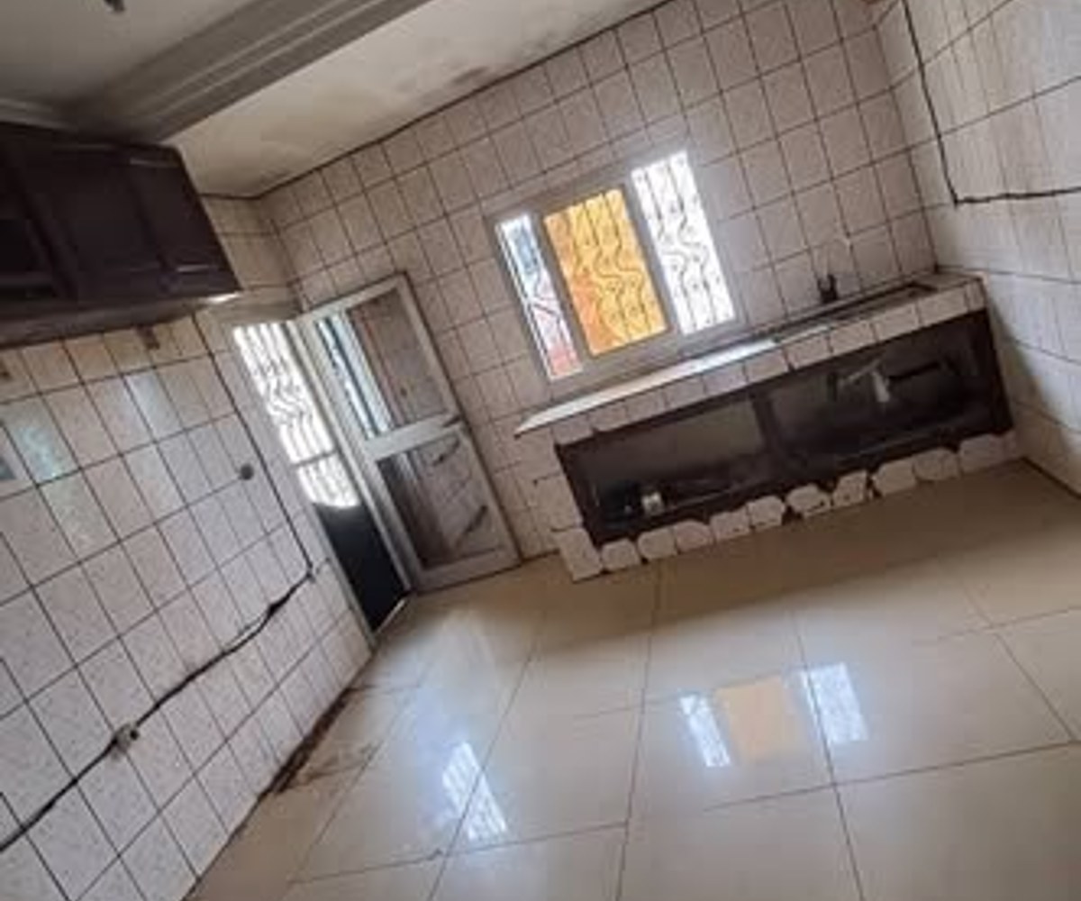 Duplex à louer à Logpom Njoya - 6 chambres, 5 douches, 450 000 FCFA/mois