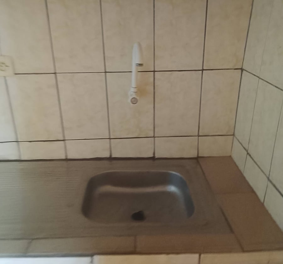 Joli studio propre à Logbaba, Douala