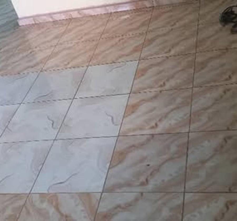 Studio moderne à Nkozoa – Nouvelle construction, parking, dans la barrière