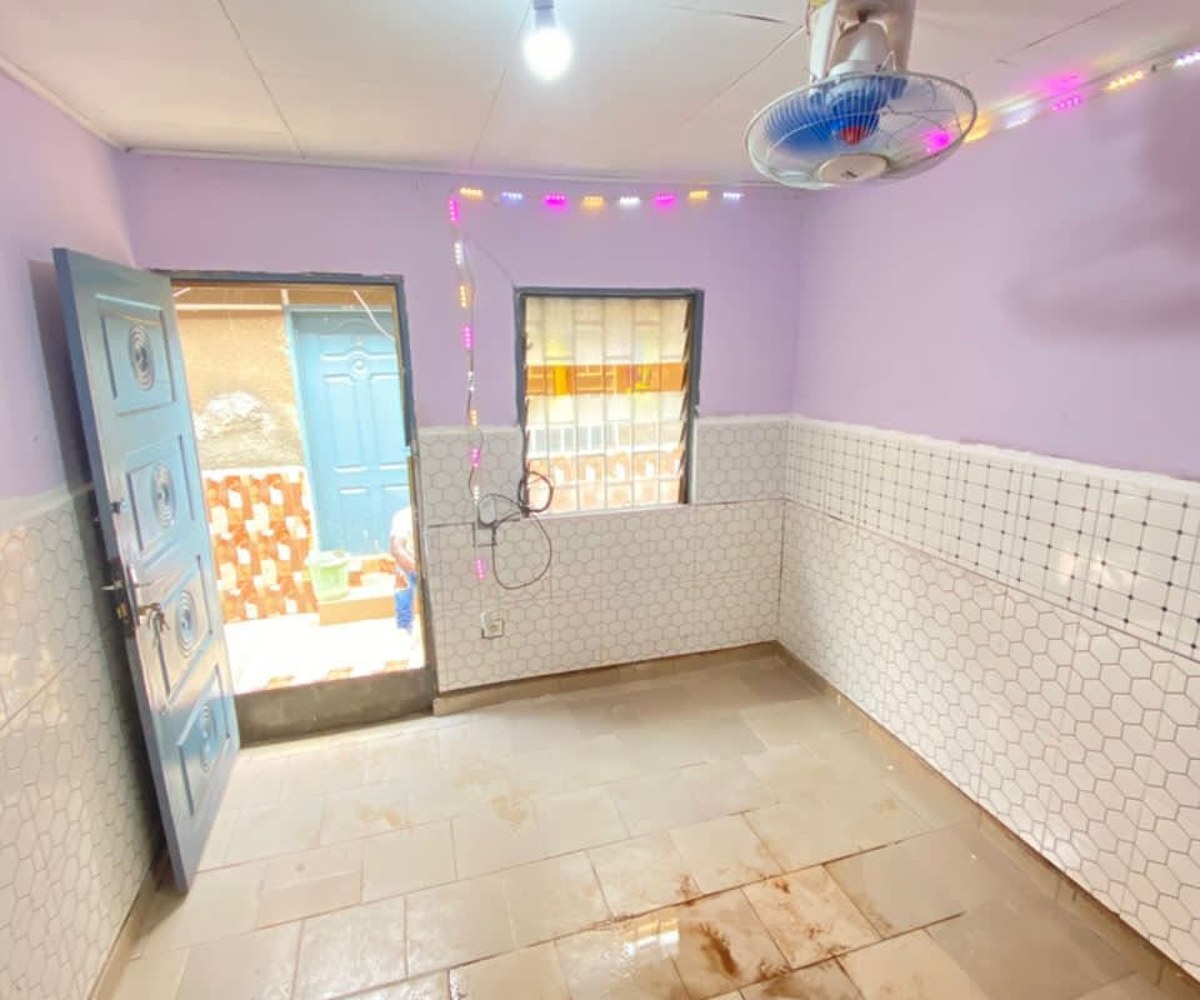 Chambre moderne à louer à École de Police, Yaoundé