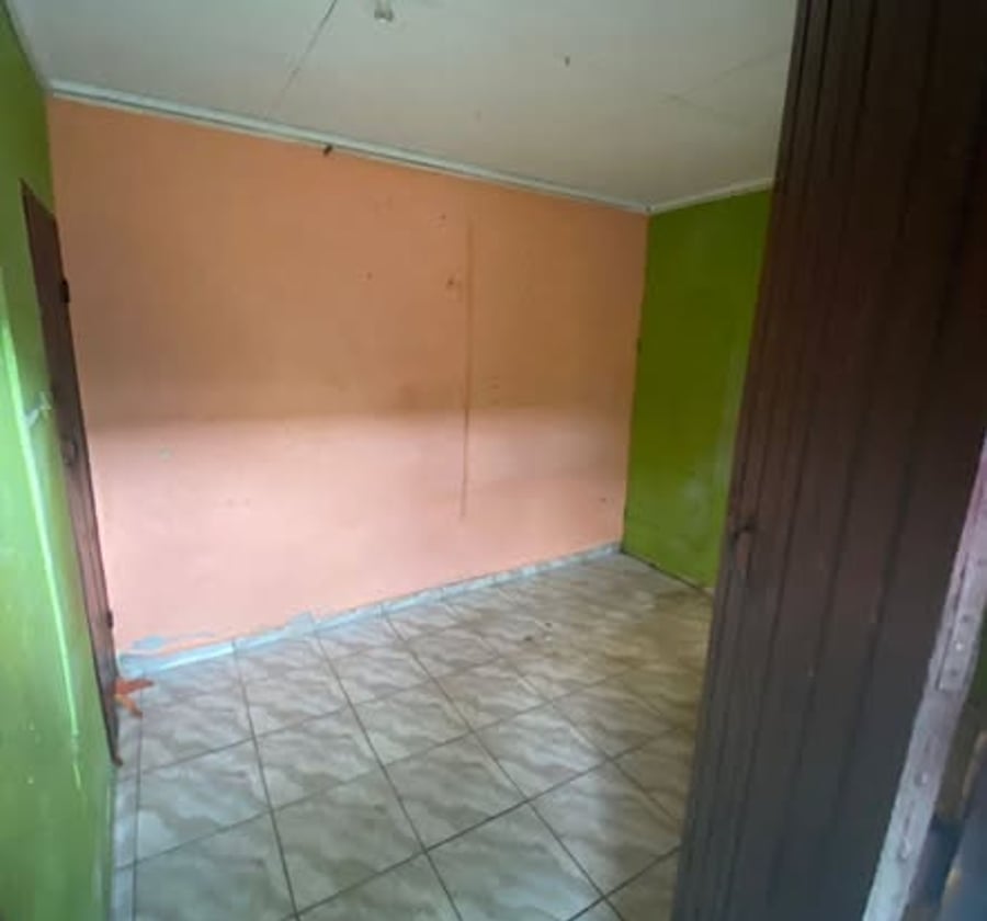 Chambre à Ange Raphaël, Douala