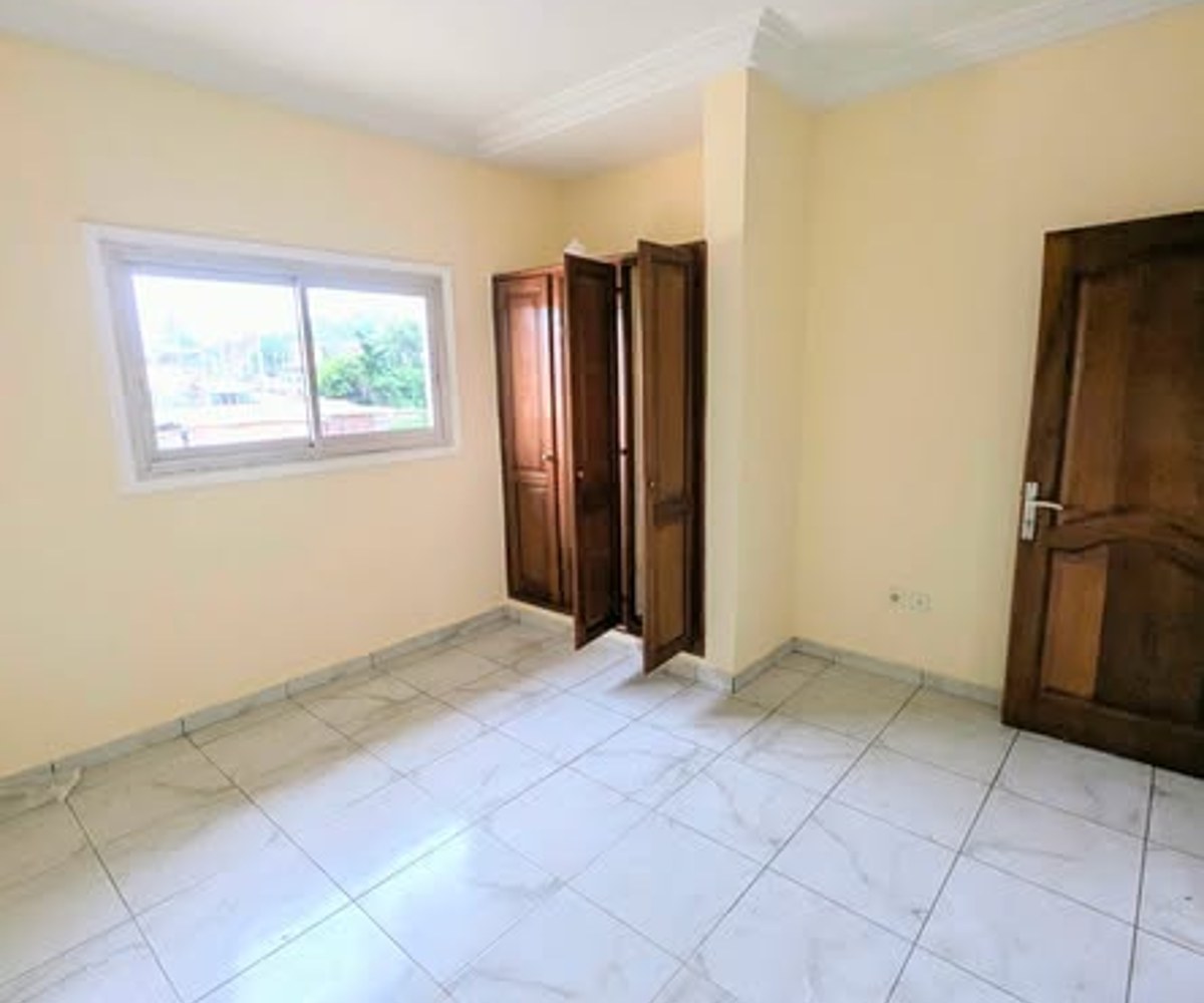 Appartement 3 chambres à louer - Santa Barbara, Douala