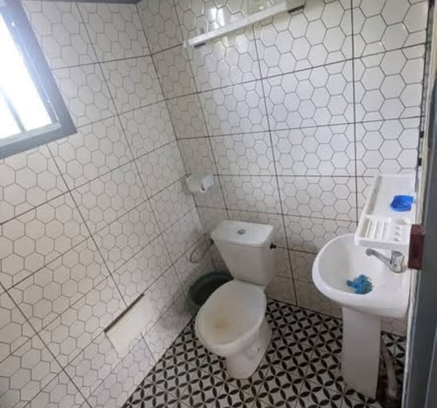Chambre moderne à Odza