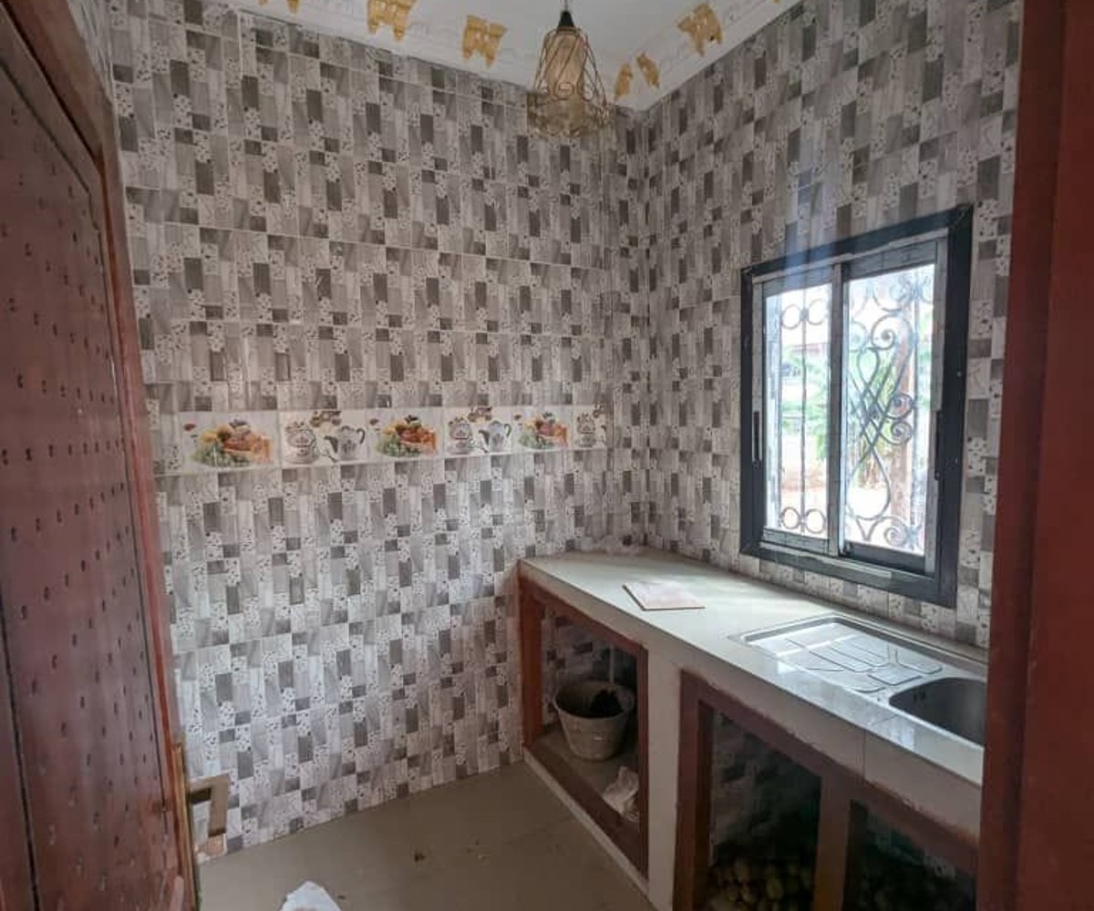 Studio moderne à louer à Odza, Borne 10