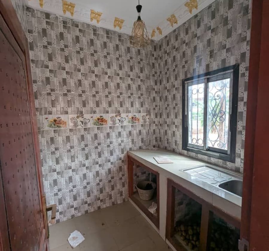 Studio moderne à louer à Odza, Borne 10