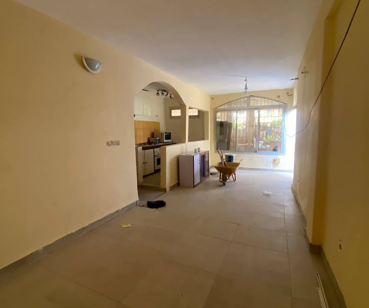 Vaste appartement 2 chambres Cité Sic