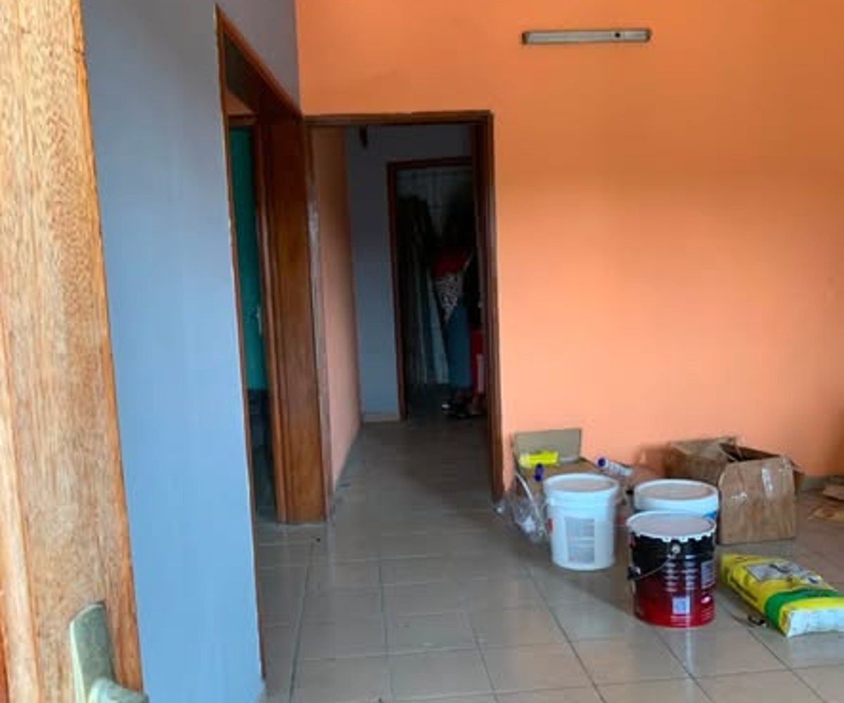 Très vaste et jolie Appartement moderne 2 chambres, 2 douches, balcon, forage, compteur prépayé