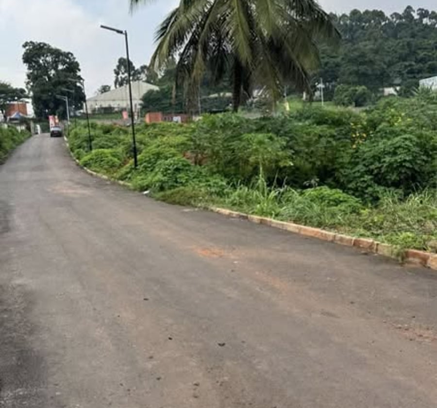 Terrain à vendre à Bastos, Yaoundé – 2000 m²