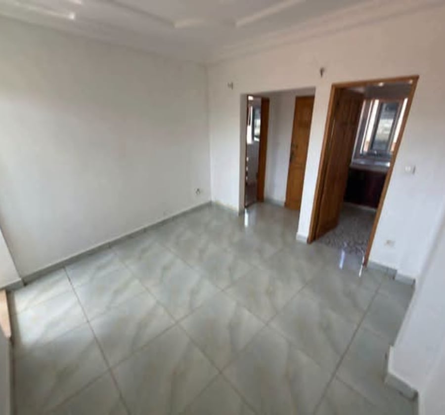 Studio moderne à Tradex Emana - 60 000 FCFA/mois