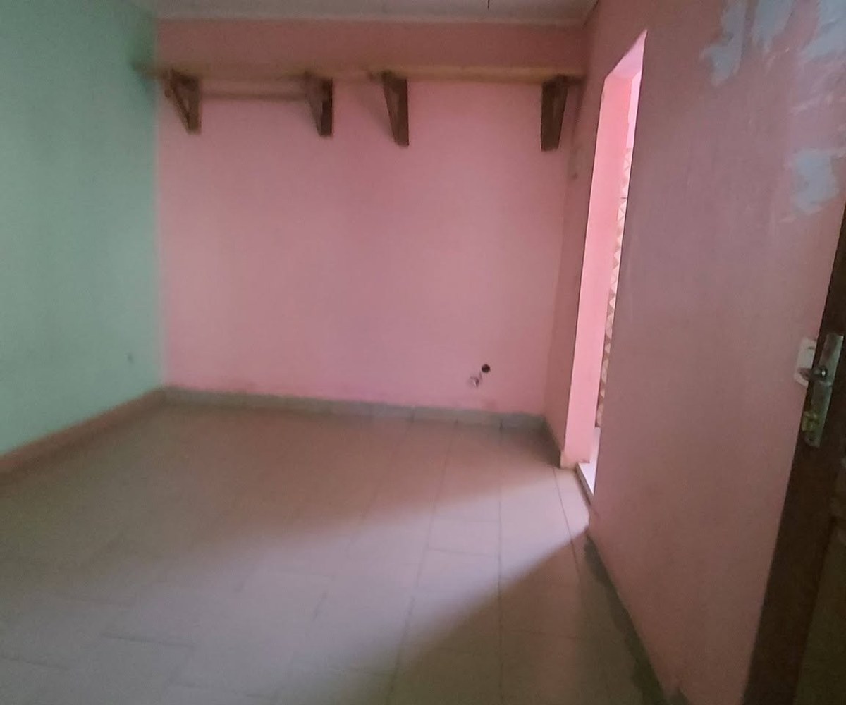 Vaste chambre moderne à louer – Beedi, Douala