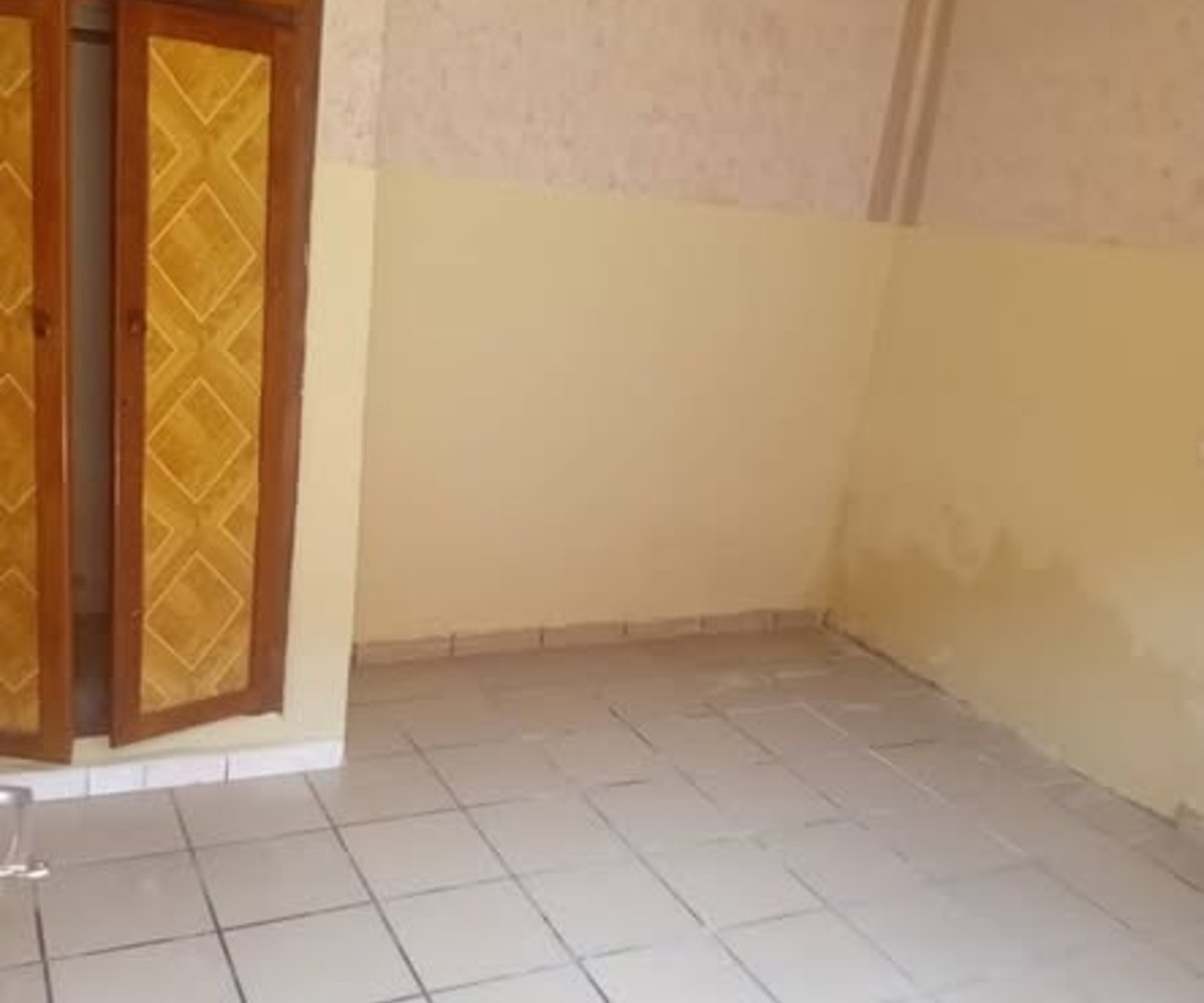 Chambre à louer Mimboman - 30 000 XAF/mois