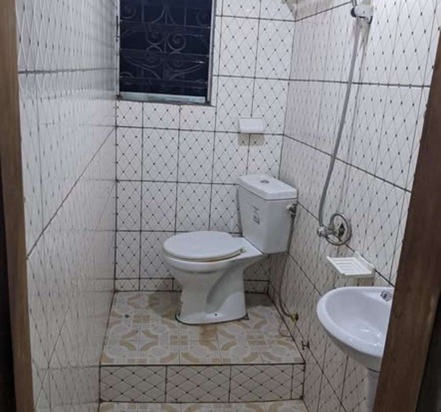 Vaste chambre moderne à louer à Obobogo
