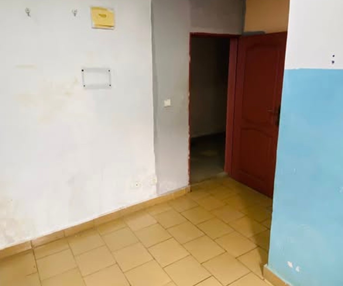 Chambre moderne 1er niveau PK13 Douala