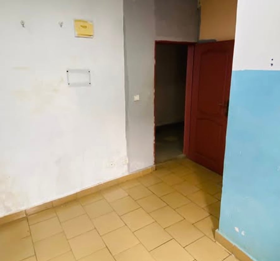 Chambre moderne 1er niveau PK13 Douala