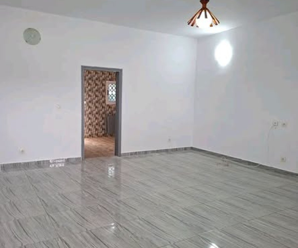 Appartement moderne à louer - 2 chambres - Awae Escalier