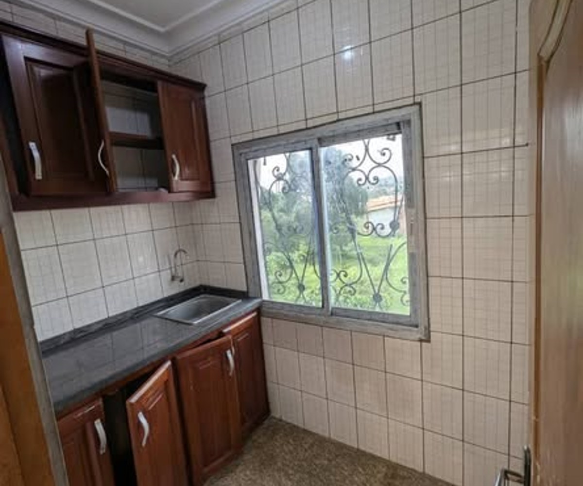 Studio moderne à louer - Ahala Barrière