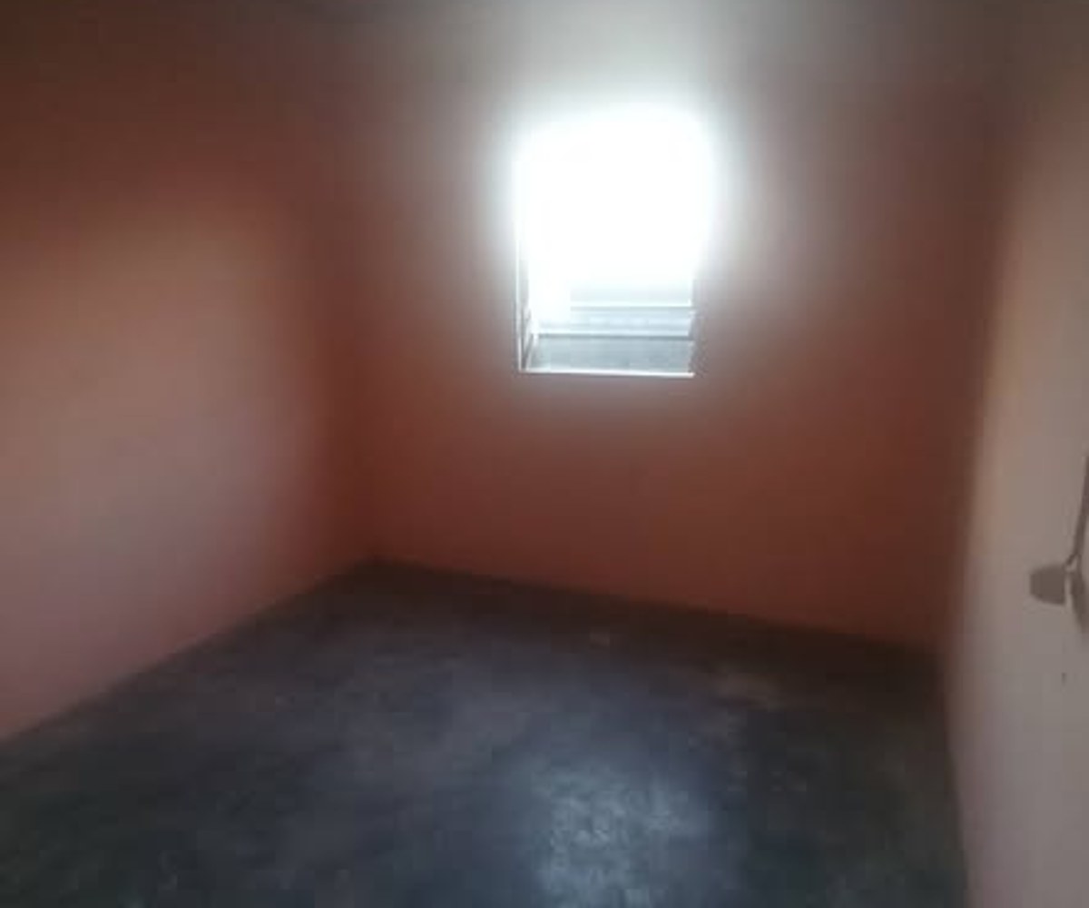 Studio simple à louer à Beedi