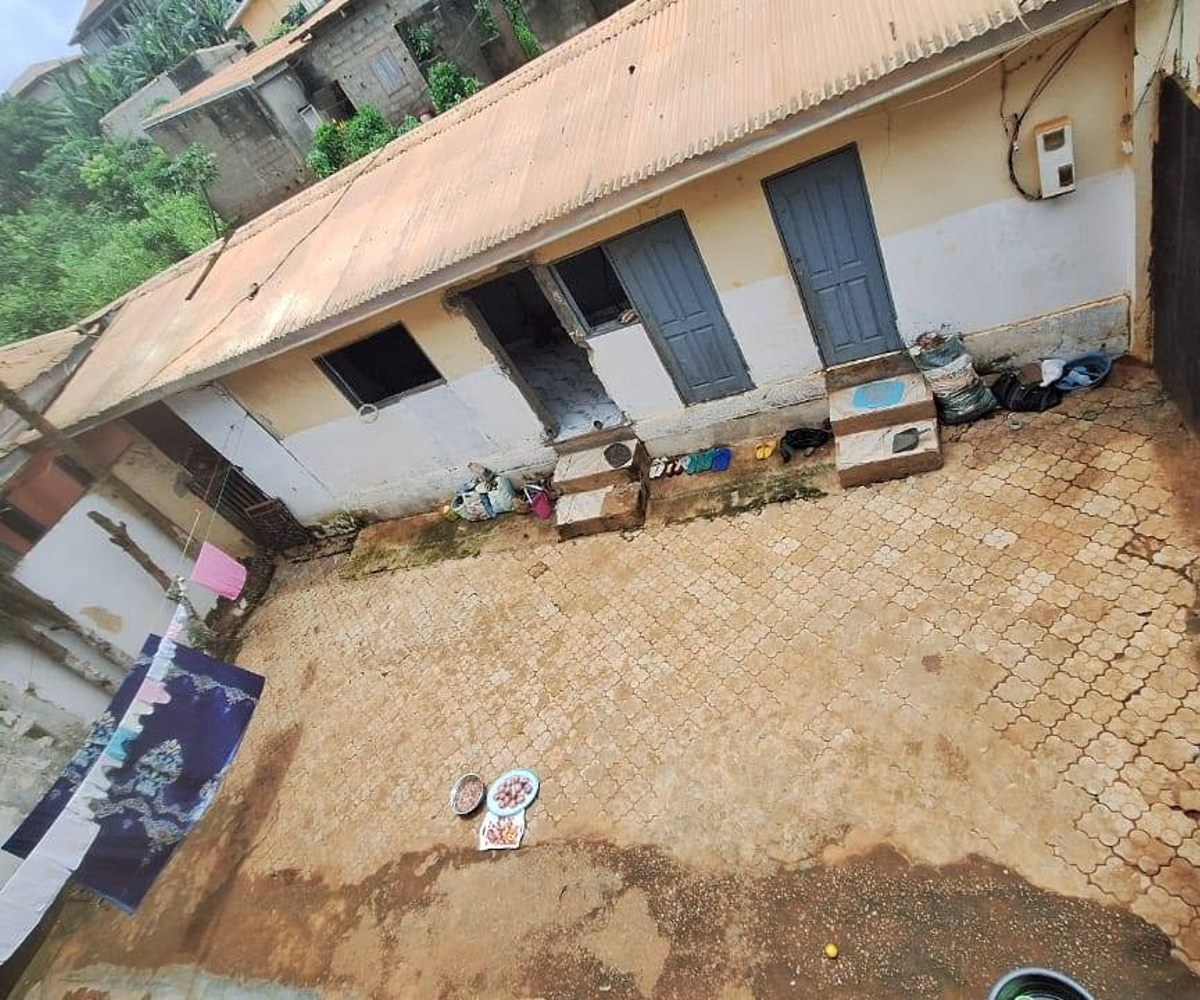 Duplex à louer à Awae, Yaoundé - 4 chambres, 3 salles de douche