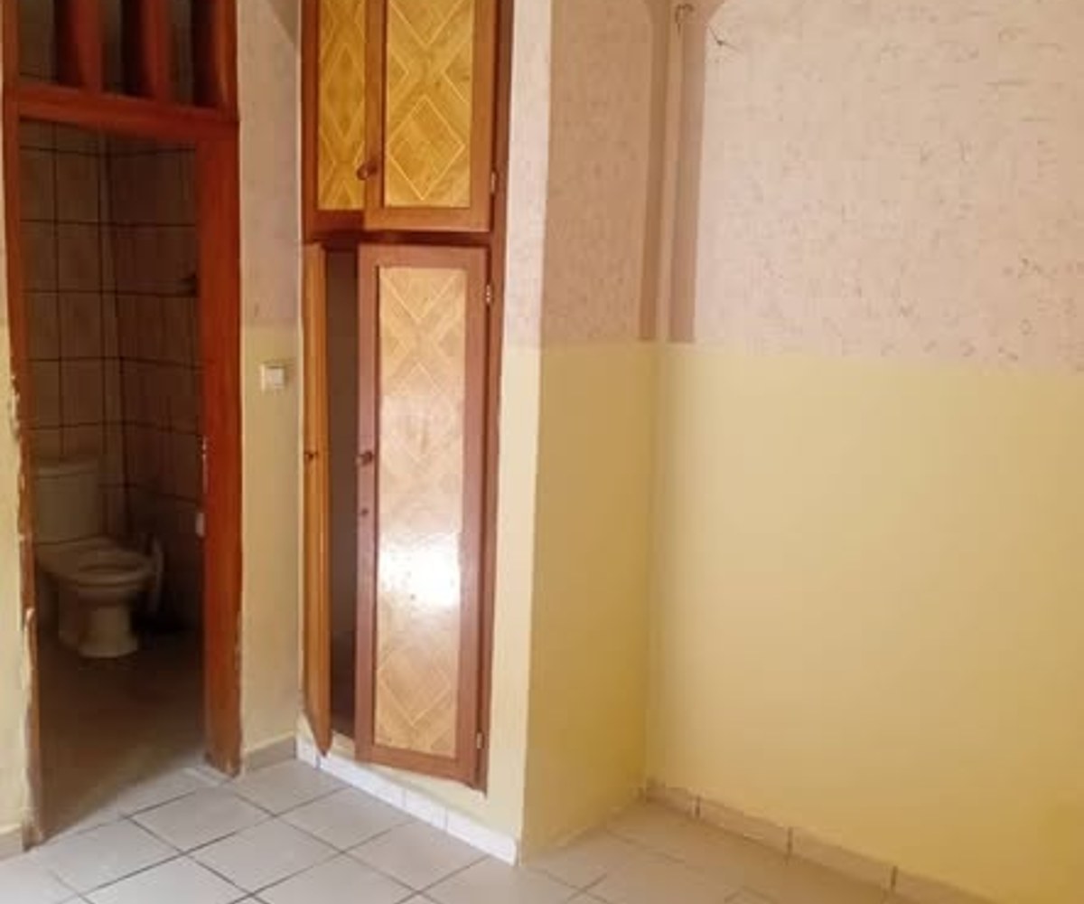 Chambre à louer Mimboman - 30 000 XAF/mois