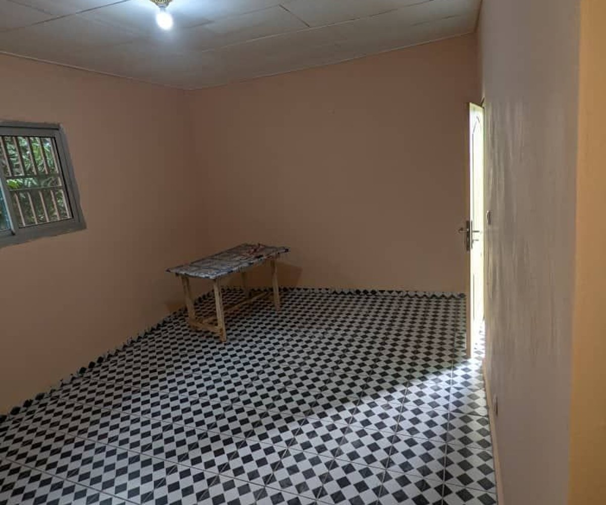 Studio moderne 4 pièces à Nkolfoulou