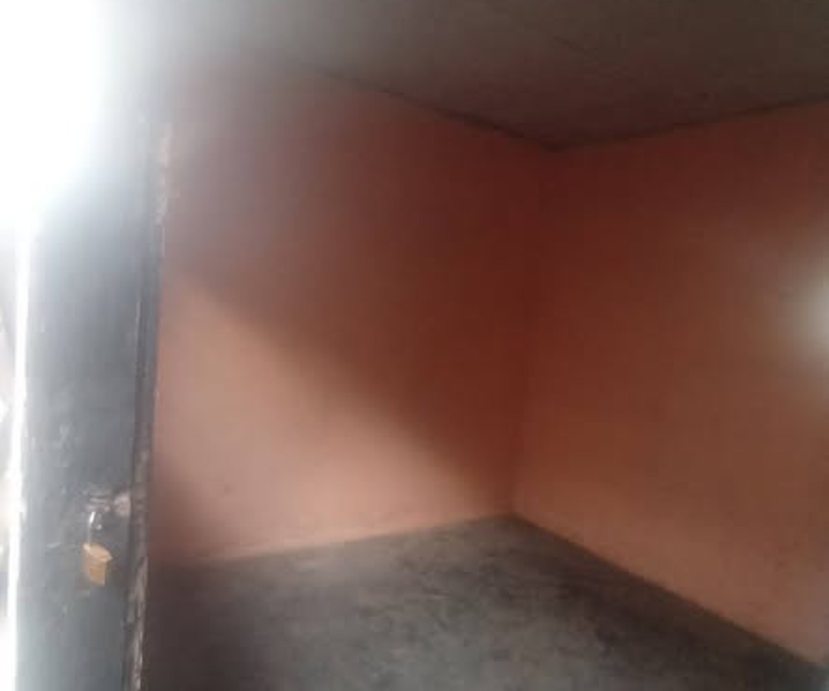 Studio simple à louer - Beedi, Douala