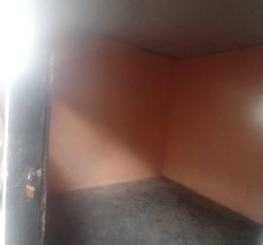 Studio simple à louer - Beedi, Douala