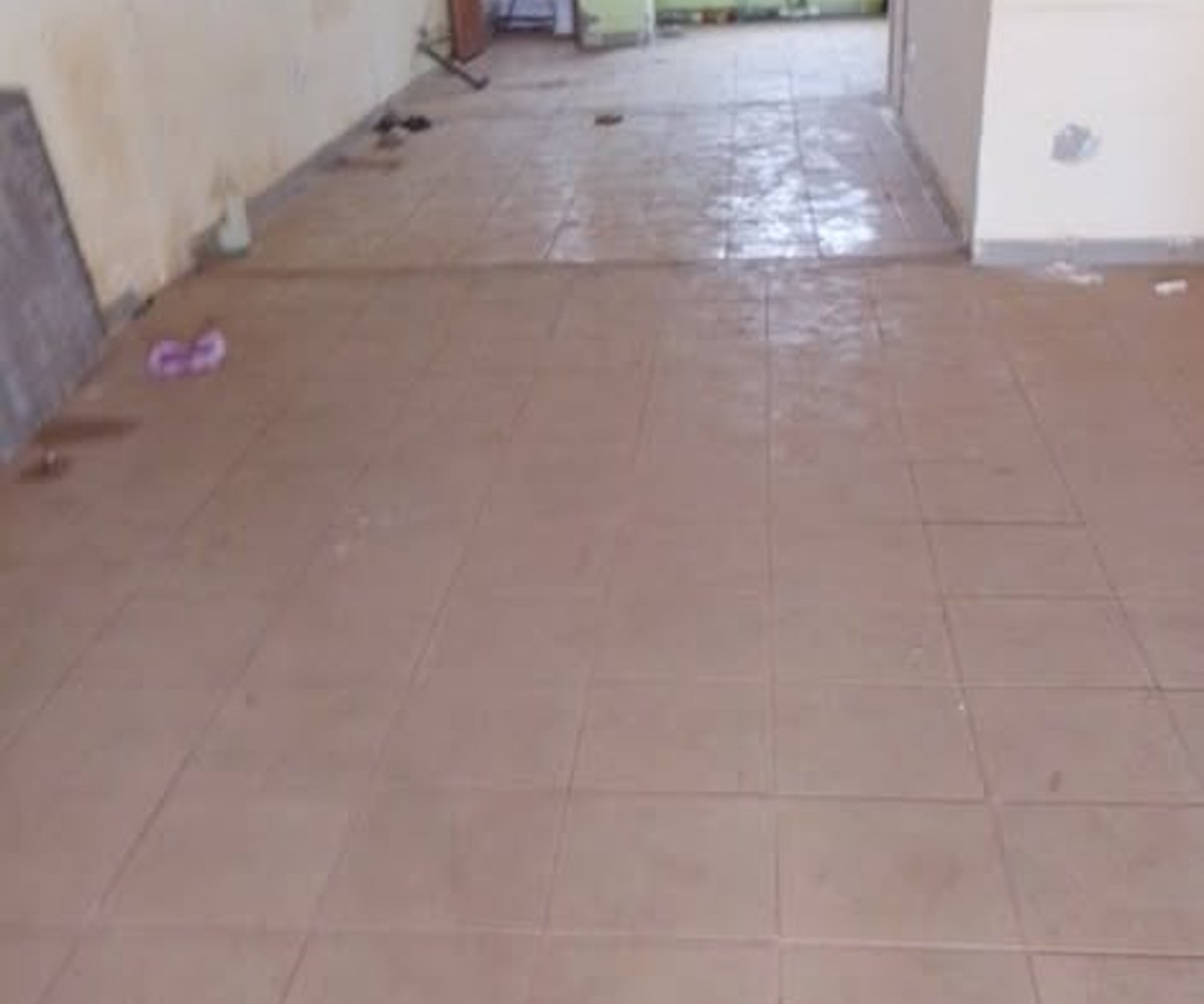 Emplacement commercial à louer à Yaoundé Ekounou