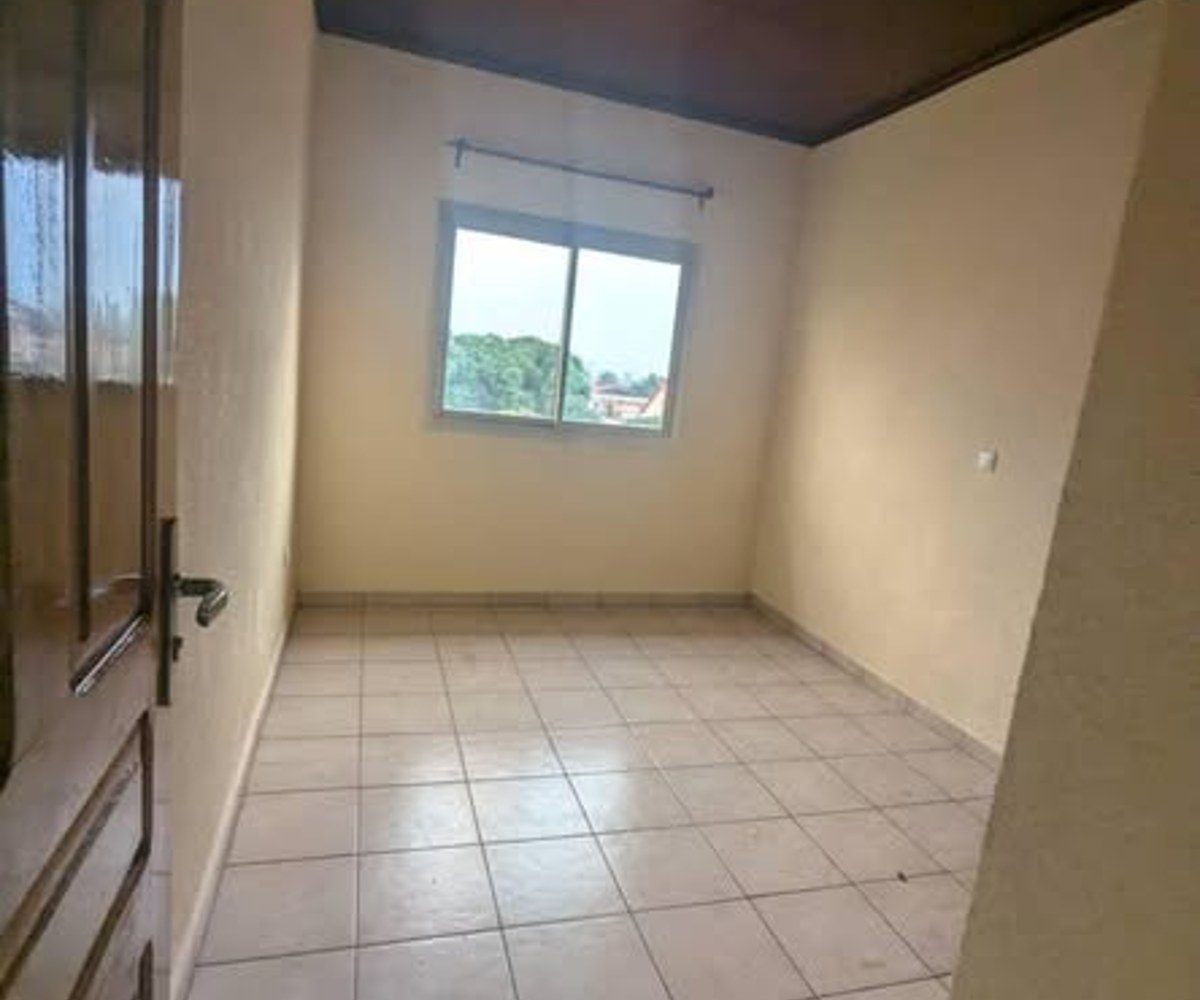 Appartement 3 chambres - Mobile Omnisports - 200 000 FCFA/mois