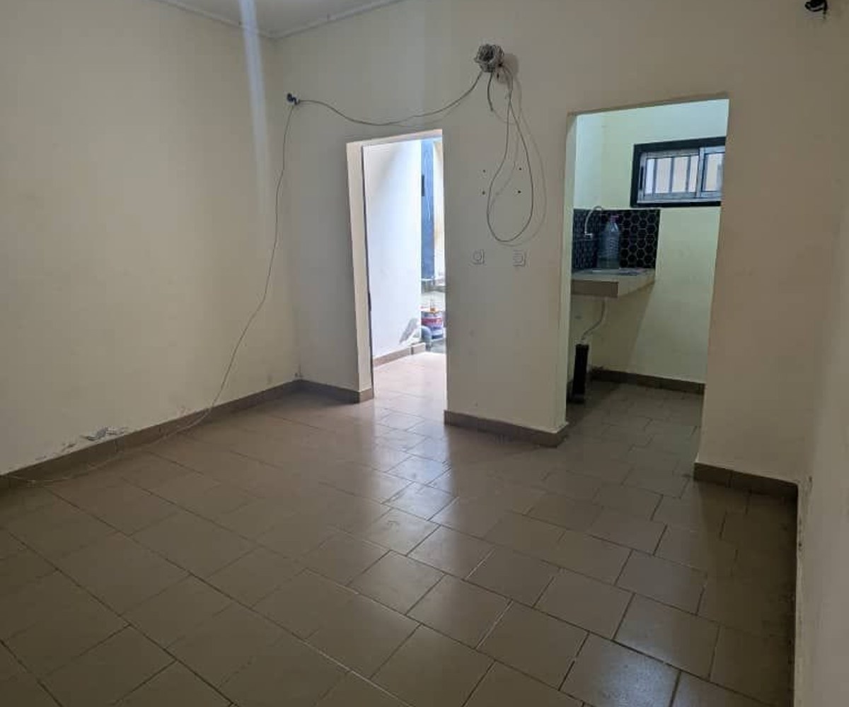 Chambre moderne à louer à Nkolnda