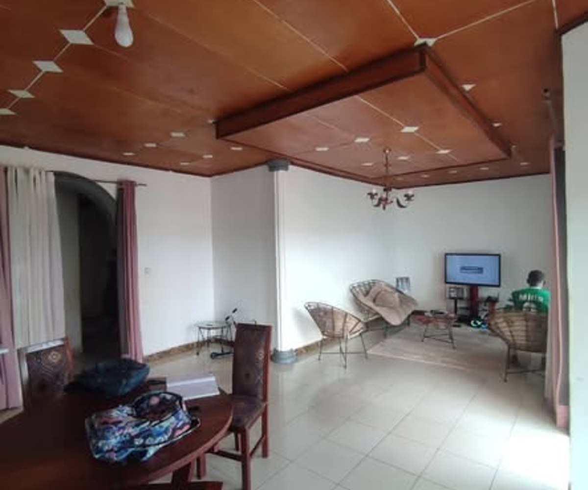Immeuble moderne à vendre à Nsam (Camp tunisien)