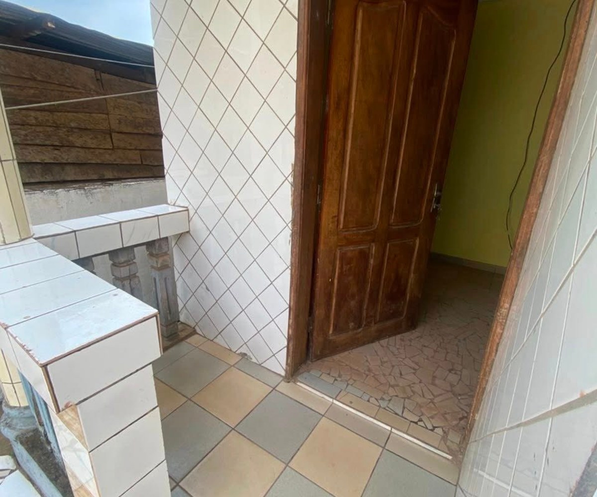 Chambre simple avec balcon à louer à PK14