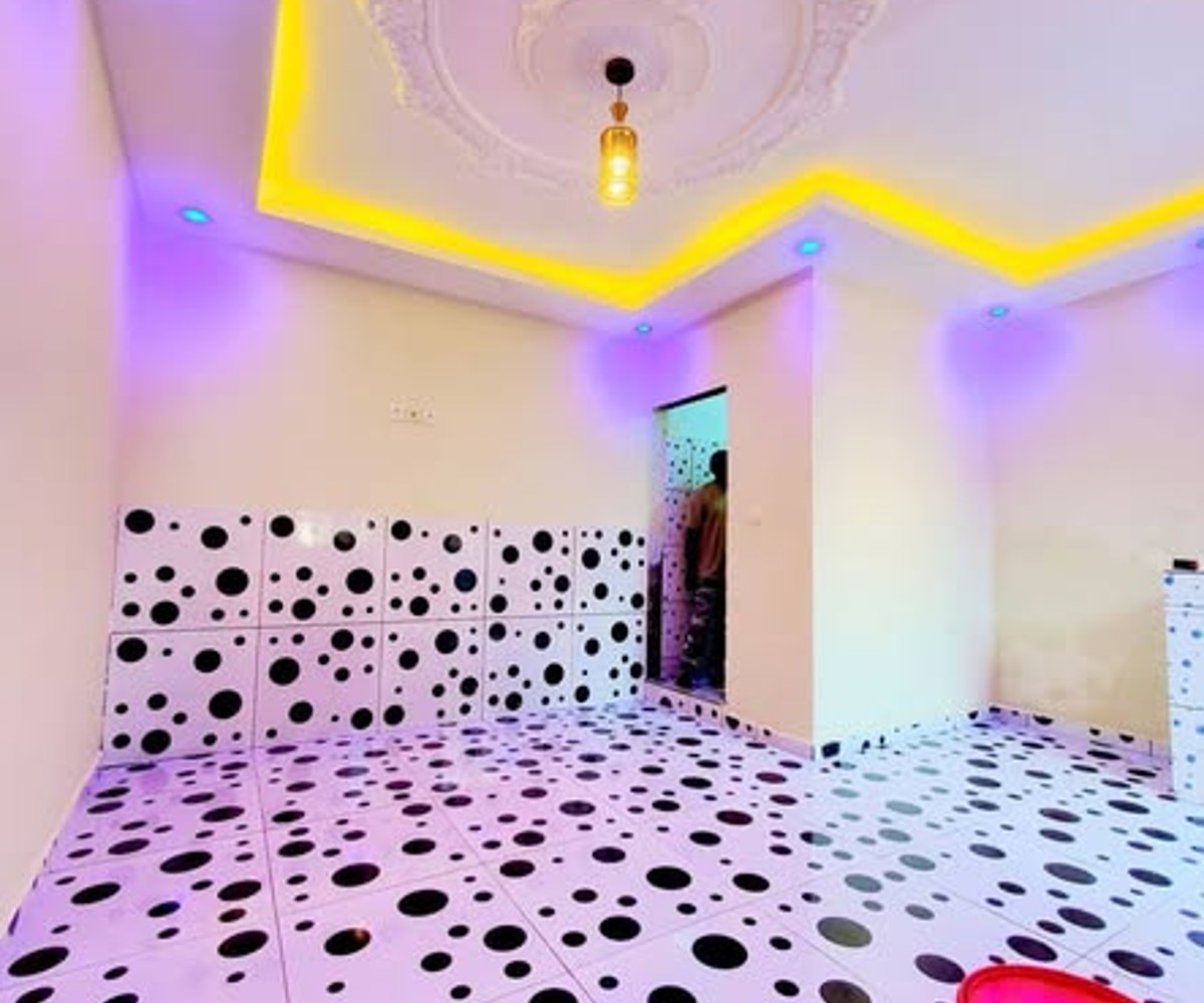 Chambre moderne spacieuse à Bépanda