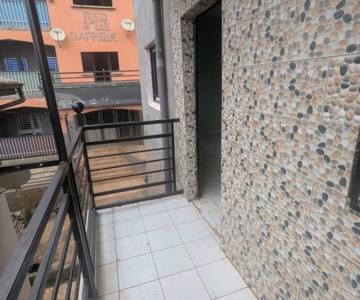 Chambre moderne à Odza petit marché - 30 000 XAF/mois