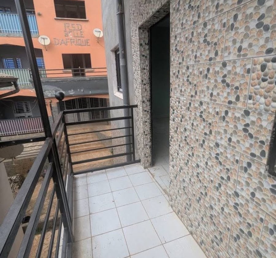 Chambre moderne à Odza petit marché - 30 000 XAF/mois