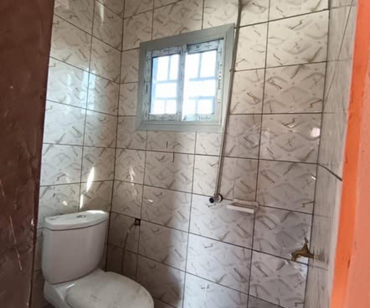 Chambre moderne à Bonaberi - Whatshinton