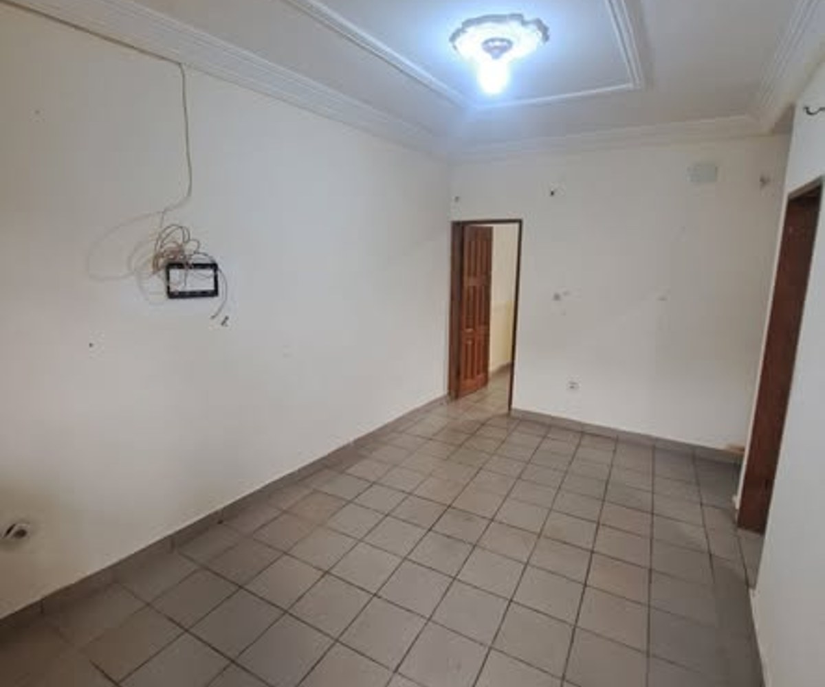 Studio moderne à Odza Petit Marché
