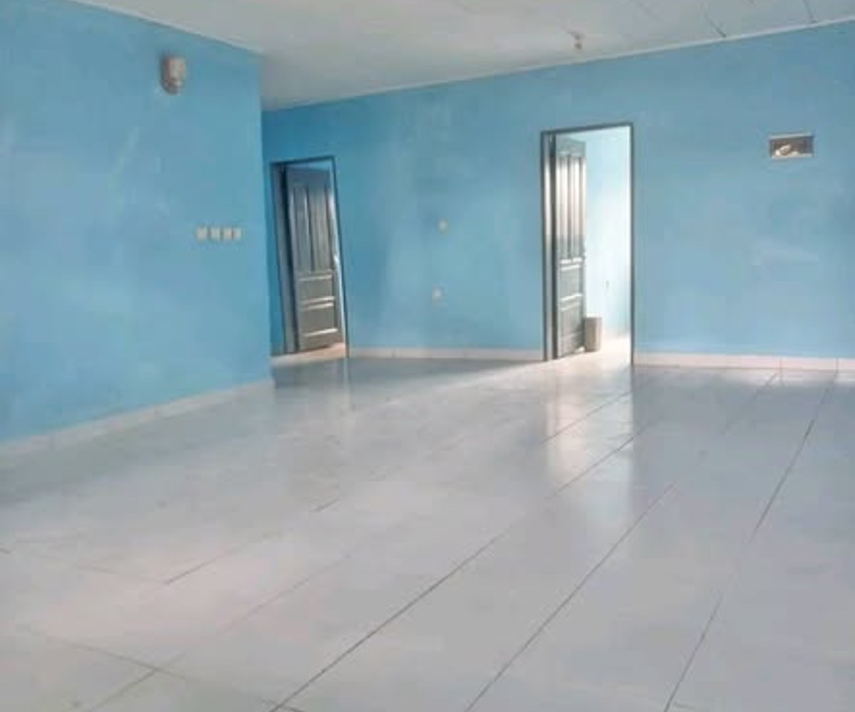 Très vaste studio moderne à louer - Logbaba, Plateau