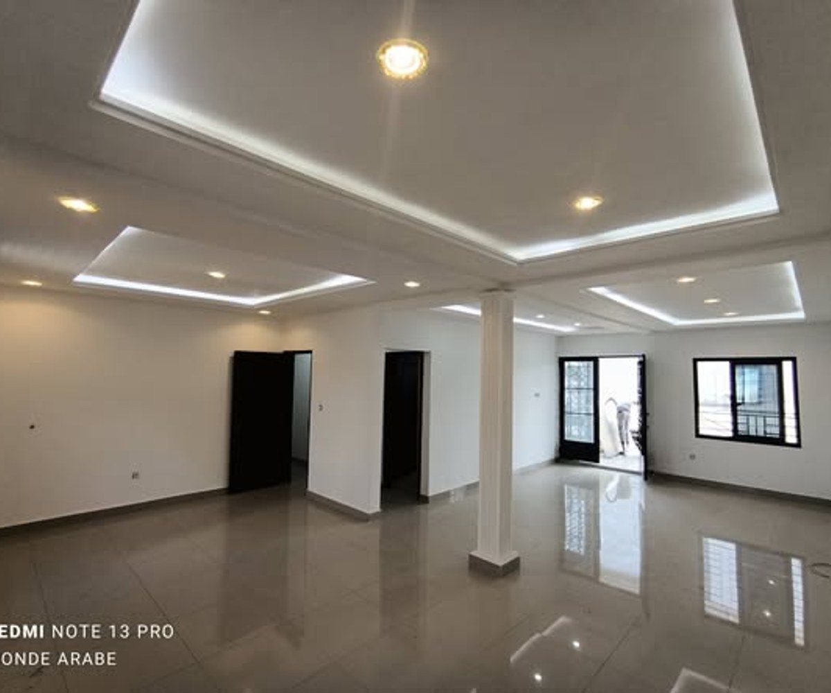Appartement pour bureau à louer à Bonamoussadi - 3 chambres