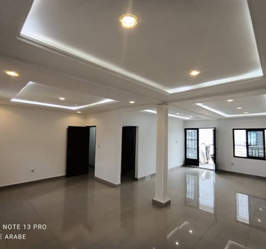 Appartement pour bureau à louer à Bonamoussadi - 3 chambres