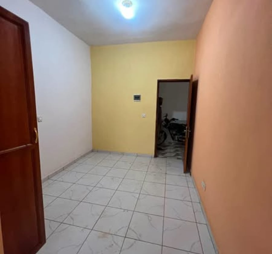 Chambre moderne à louer – Tsinga Village, Yaoundé