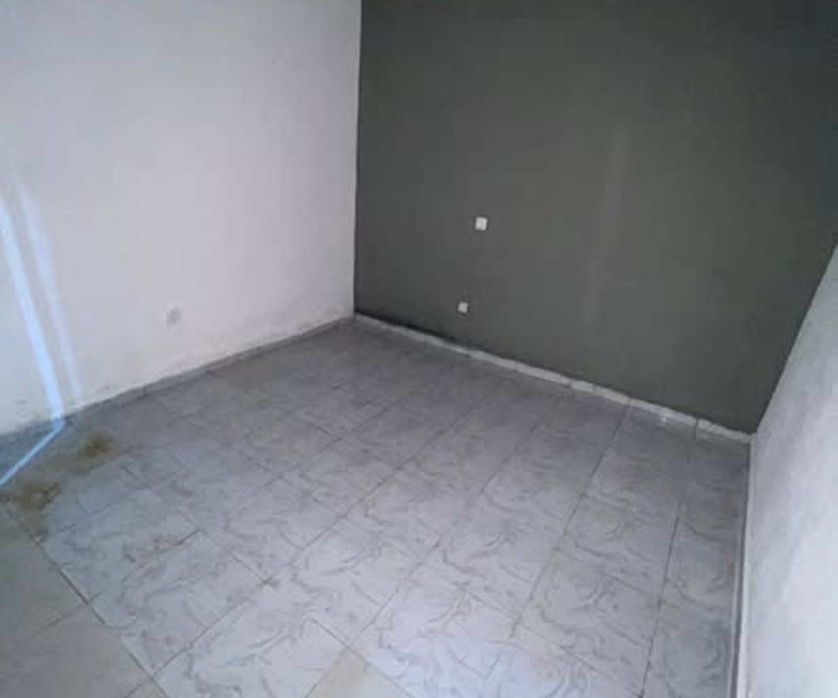 Vaste chambre moderne à Logpom, Douala