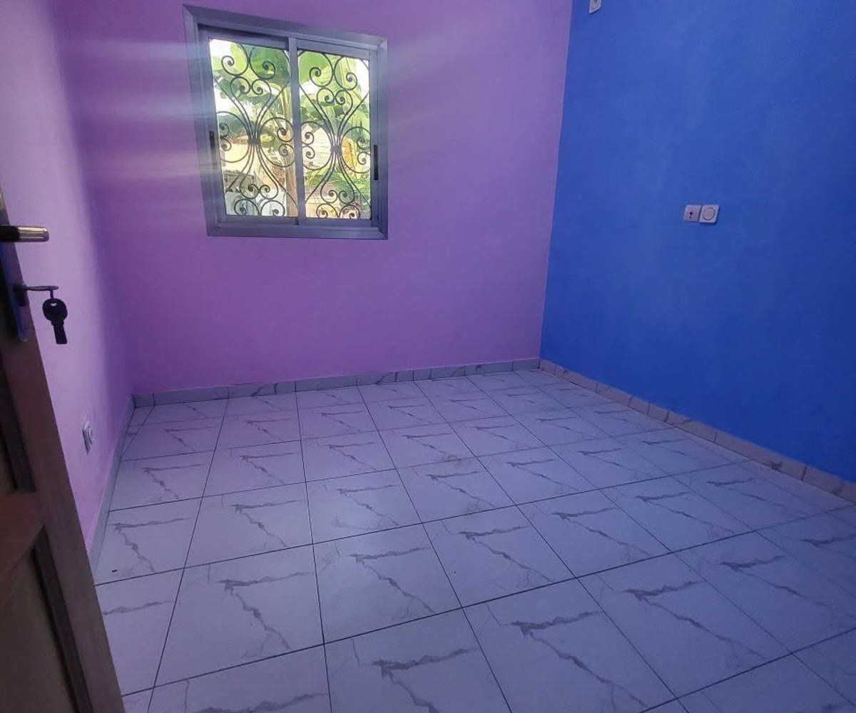 Studio moderne à louer - PK12 Mandjap