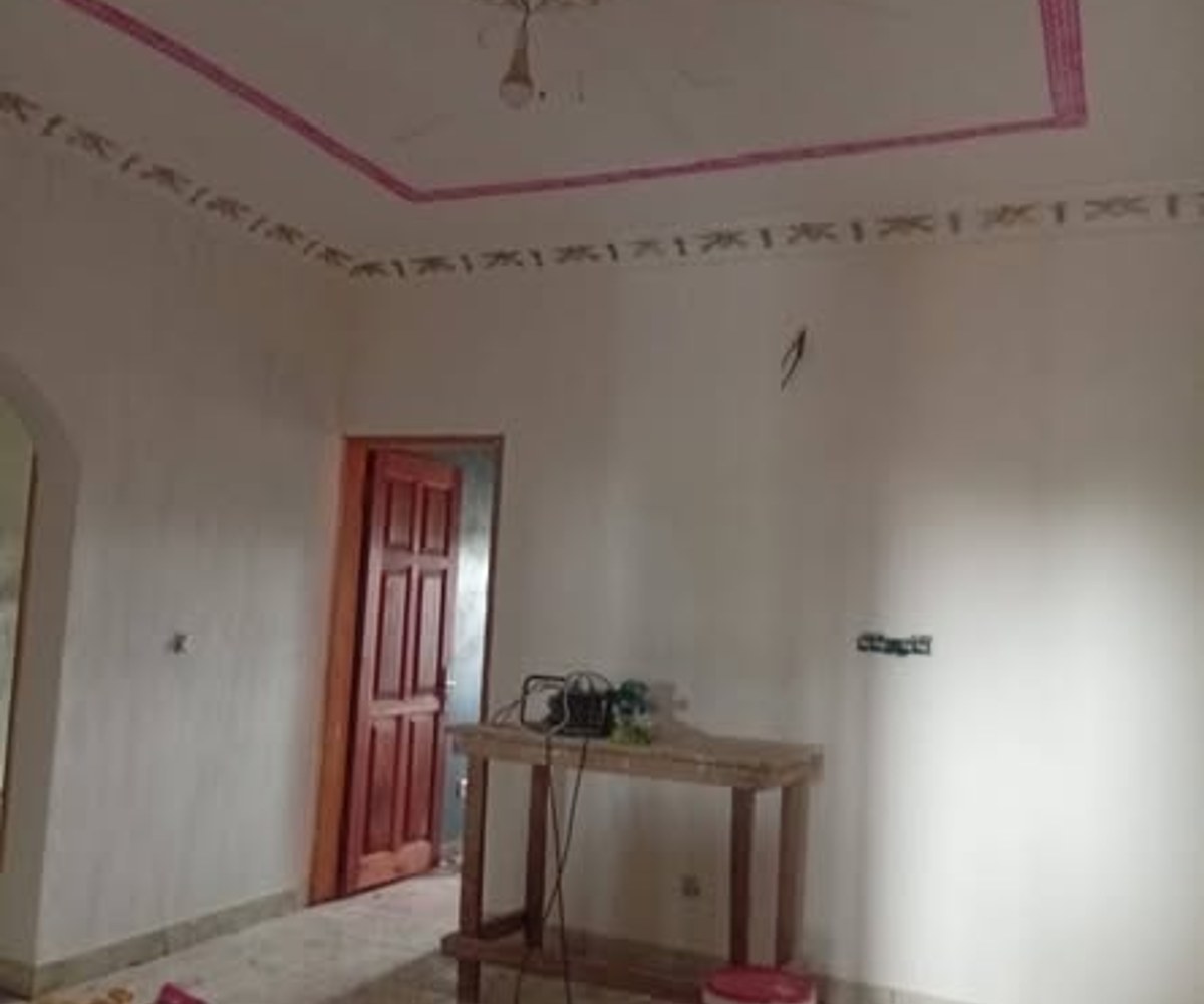 Yaoundé, propre appartement moderne nouvellement construit à louer à 100f seulement du carrefour nkoabang