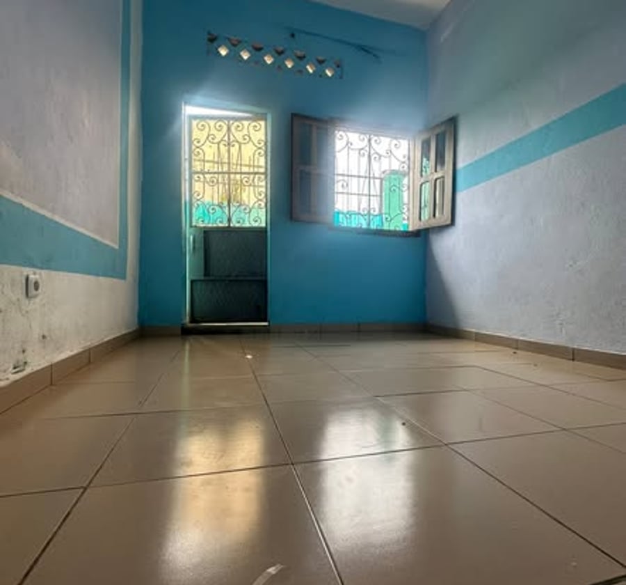 2 chambres modernes PK 17 Douala