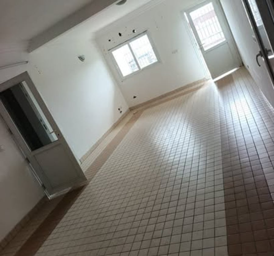 Grand appartement 2 chambres à Ndogbong
