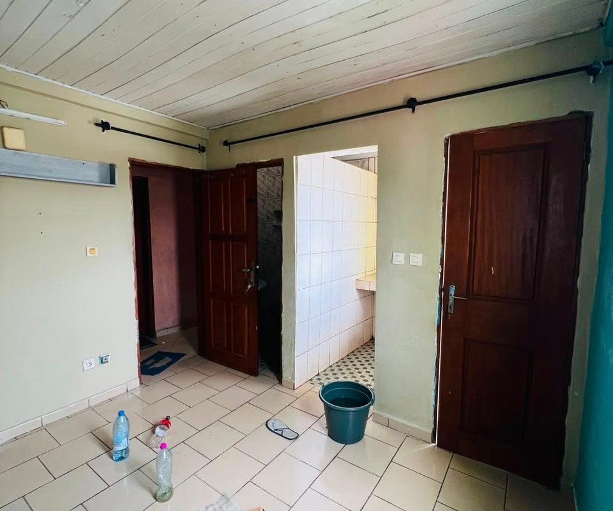 Chambre moderne à Ange Raphaël avec cuisine et balcon personnel