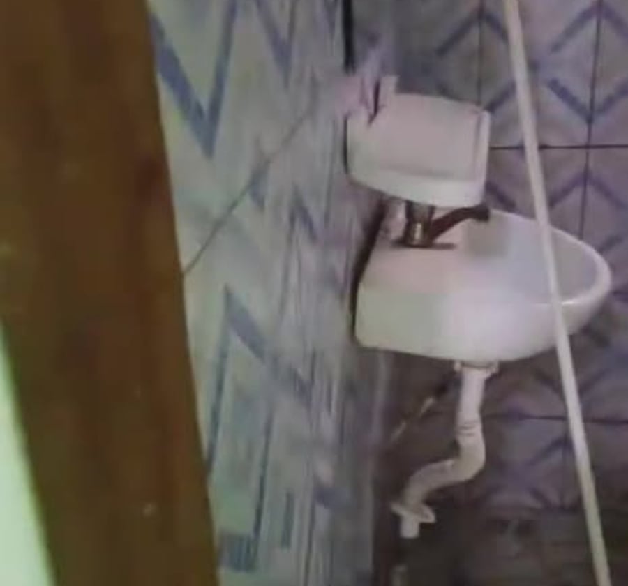 Chambre moderne à louer à Efoulan, Yaoundé
