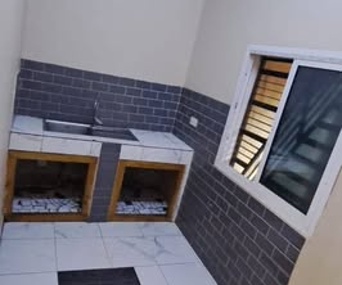 Maison individuelle 2 chambres à Odza
