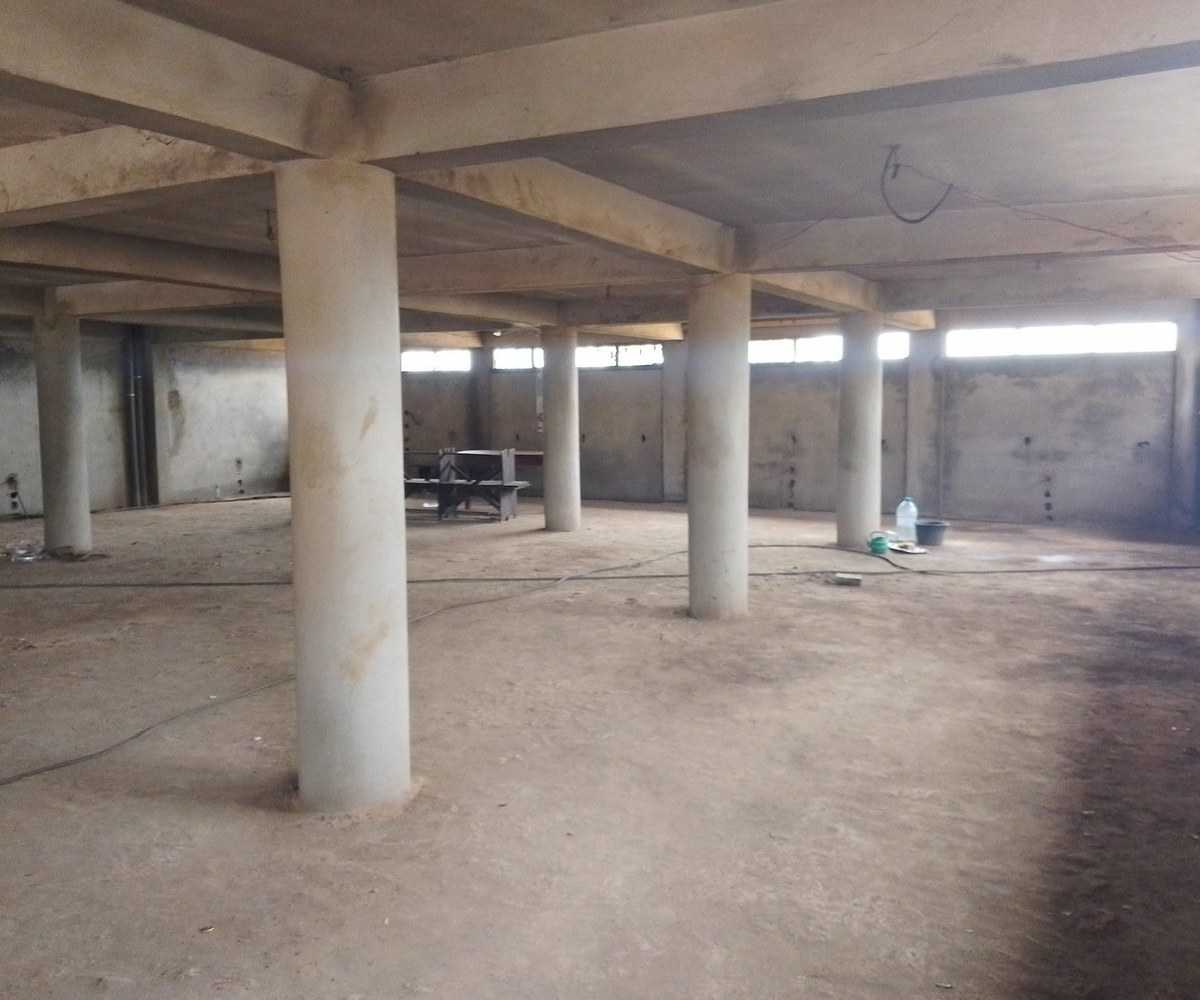 Magasin à louer à Mokolo - Yaoundé - 1000 m²