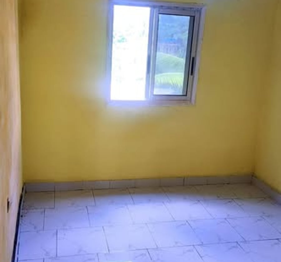 Chambre à louer à PK14 – 25 000 XAF/mois
